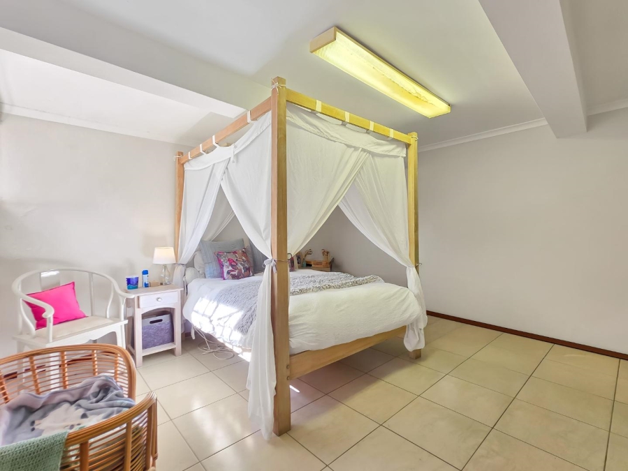 6 Bedroom Property for Sale in Green Point Western Cape